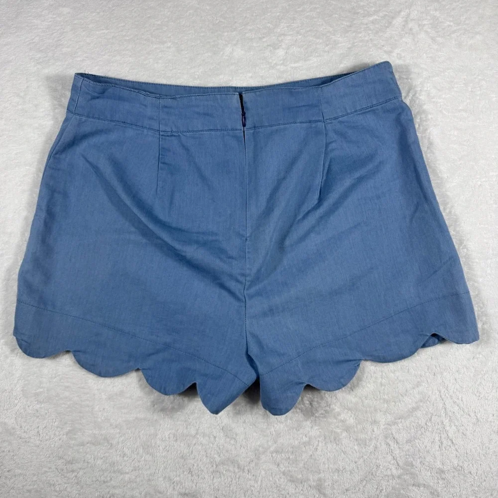 Mud Pie Womens Blue Scalloped Hem Chambray Shorts Size L Cotton Blend Flat Front